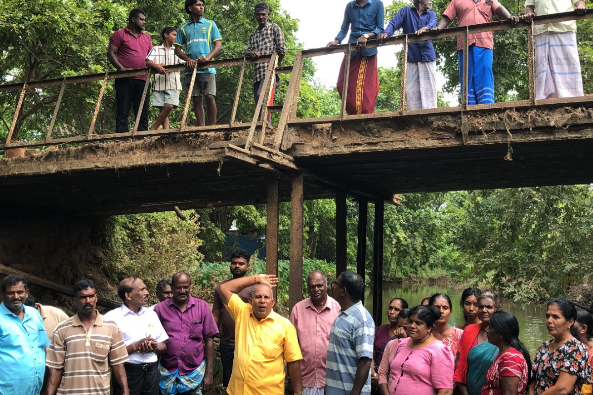 கிளிநொச்சியில் புனரமைக்கப்படாத பாலம்! உடைந்து விழும் நிலையில் மக்கள் போராட்டம் | People Protest As Bridge Collapses