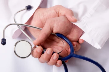 வைத்தியர்களின் ஓய்வு வயதெல்லையை அதிகரிக்க அமைச்சரவை அனுமதி