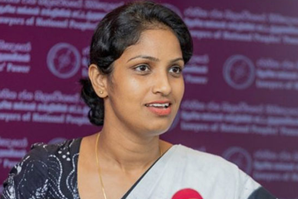 அவள் நானனல்ல; NPP பெண் எம்பி எச்சரிக்கை! | That S Not Me Npp Mp Denied Mahinda Rajapaksa Pic