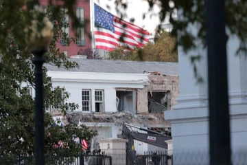 டிரம்பின் நீண்ட நாள் விருப்பம் ; இடிக்கப்படுகிறது வெள்ளை மாளிகை