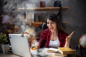 Laptop அதிகம் சூடாகுவதால் ஏற்படும் பிரச்சனைகள்.., இனி சூடாகாமல் இருக்க ஒரு சில டிப்ஸ் இதோ