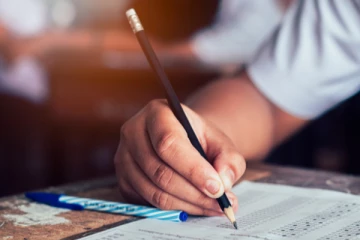 படிப்பு குறைவாம்...தமிழர் பகுதியில் தரம் 5 மாணவிக்கு இழைக்கப்பட்ட  அநீதி!