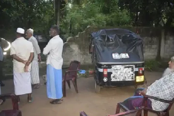 முச்சக்கர வண்டியை அடித்து நொறுக்கிய காட்டுயானை ; பல இலட்சம் பெறுமதியான பொருட்கள் சேதம்
