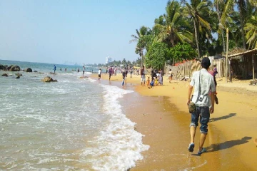 கடற்கரையில் இனந்தெரியாத நபரொருவரின் சடலம்