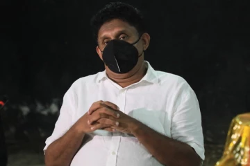 பிக்குகள், ஏனைய மதத் தலைவர்களுக்கு தடுப்பூசி விநியோகத்தில் முன்னுரிமை வழங்குக – சஜித்
