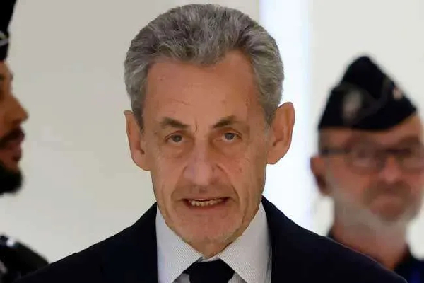 சிறையில் அடைக்கப்படுகிறார் பிரான்ஸ் முன்னாள் ஜனாதிபதி | Former French President To Be Sentenced To Prison
