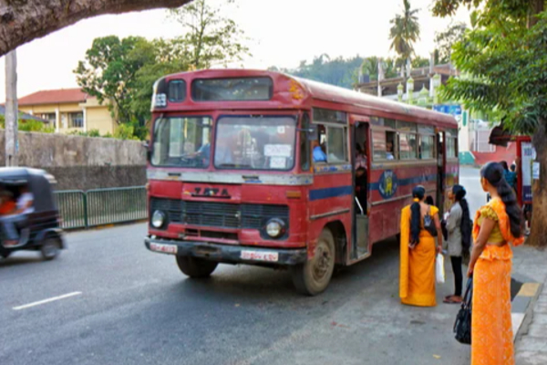 பாடசாலை மாணவர்களை புறக்கணிக்கும் அரச பேருந்துகள் ; நடவடிக்கை எடுக்க கோரிக்கை | Government Buses Ignoring School Students Hatton