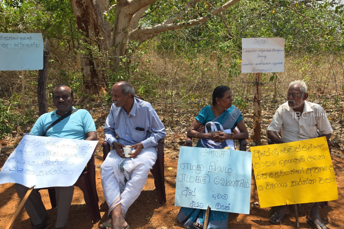 இராணுவ கட்டுப்பாட்டிலுள்ள காணிகளை விடுவிக்கக் கோரி வசாவிளானில் போராட்டம்! | Protest Release Of Lands Under Military Control