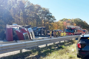 உகாண்டாவில் பல வாகனங்கள் ஒன்றுடன் ஒன்று மோதியதில் 63 பேர் பலி