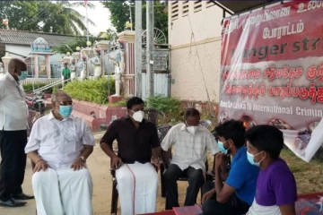 பல்கலைக்கழக மாணவர்களின் போராட்டக் களத்தில் விக்னேஸ்வரன்