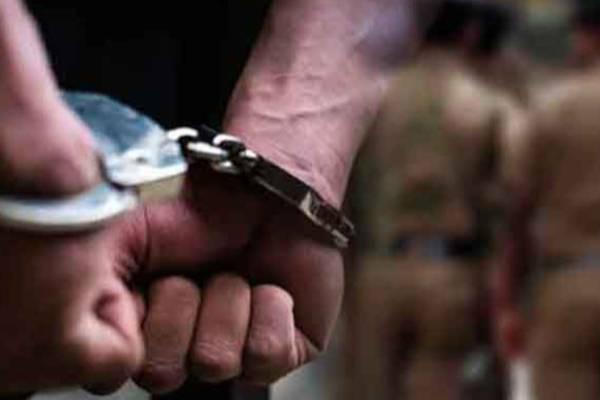 வவுனியாவில் காவல்துறை விசாரணையில் சிக்கிய பெண் உள்ளிட்ட மூவர்! | Three Including A Woman Caught By The Police