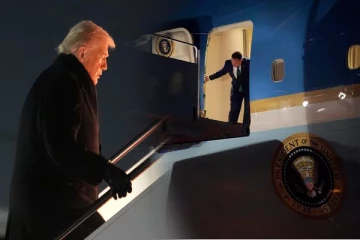 சுவிஸ் செல்ல டிரம்ப் சென்ற விமானத்தில் கோளாறு ; அவசரமாக தரையிறக்கம்!