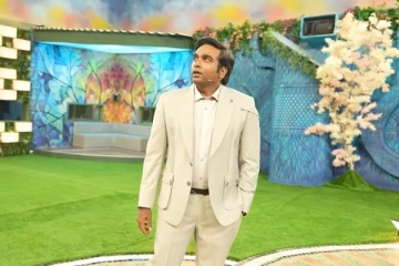 இப்படியே பேசிட்டு இருந்தா ஷோ முடிஞ்சிடும்.. விஜய் சேதுபதி முதல் நாளே இப்படியா