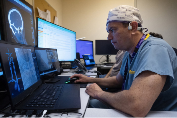 தொலை தூரத்திலிருந்து சிகிச்சை அளித்து கனடிய மருத்துவர்கள் சாதனை | Remote Robotic Treatment Of Strokes தொலை தூரத்திலிருந்து சிகிச்சை அளித்து கனடிய மருத்துவர்கள் சாதனை | Remote Robotic Treatment Of Strokes