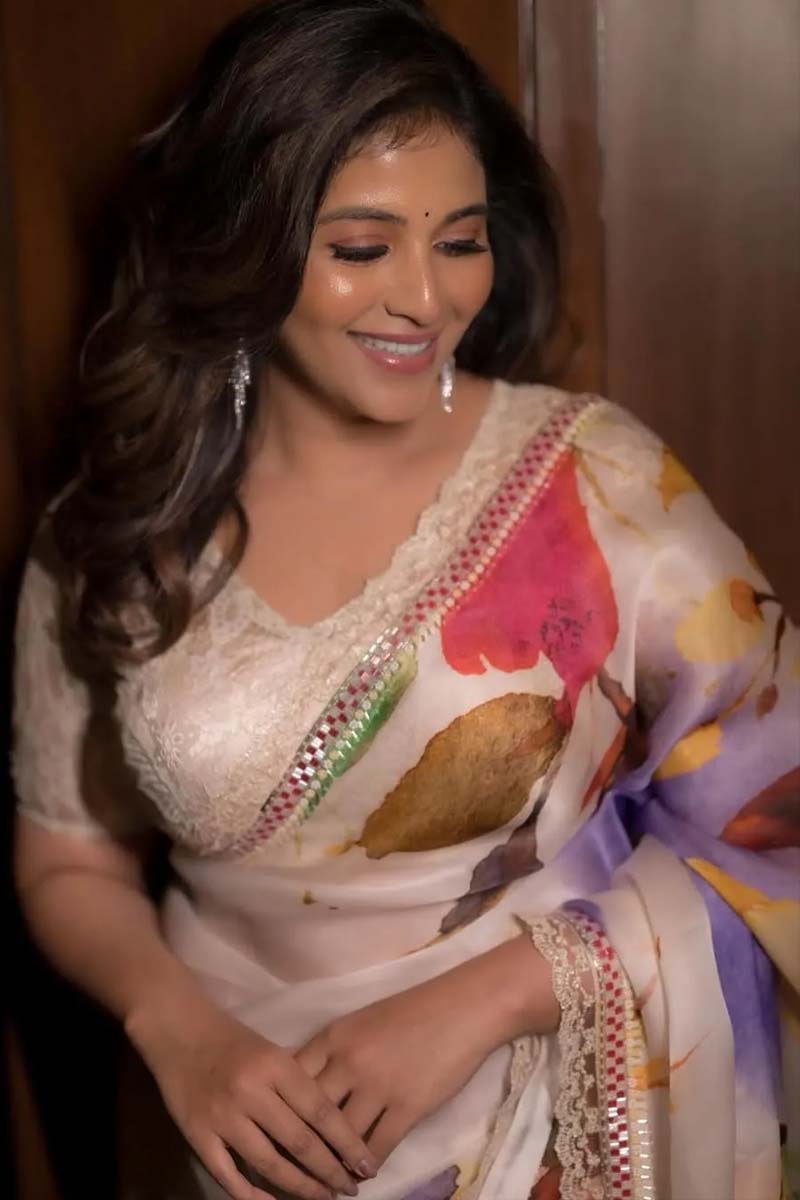 அங்காடித் தெரு நடிகை அஞ்சலியா இது? புடவையில் வெளியிட்ட அசத்தல் புகைப்படம் | Angadi Theru Actress Anjali Trending Photos Viral