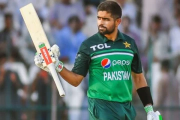 மிரட்டல் வீரரின் உலக சாதனையை முறியடித்த பாகிஸ்தான் கேப்டன்!