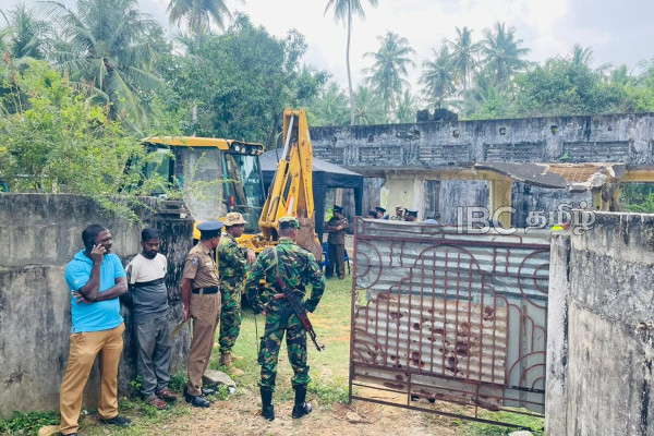 யாழில் விடுதலைப்புலிகளின் ஆயுதங்கள் - அதிரடிப்படையின் பலத்த பாதுகாப்புடன் மேற்கொள்ளப்பட்டுள்ள நடவடிக்கை! | Search Of Ltte Weapons Excavation Today In Jaffna
