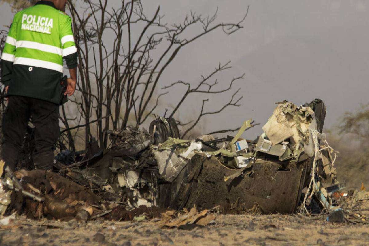 பெருவில் சுற்றுலா விமானம் விபத்து: 13 பேர் பலி! | Tourist Plane Crash In Peru பெருவில் சுற்றுலா விமானம் விபத்து: 13 பேர் பலி! | Tourist Plane Crash In Peru