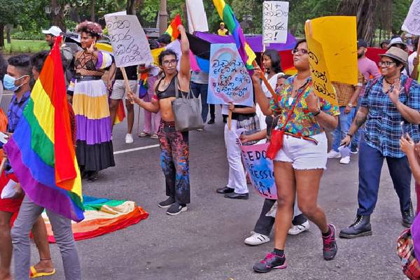 கொழும்பில் அணிதிரண்ட ஓரின சேர்க்கையாளர்கள்! | Homosexuals Gathered In Colombo