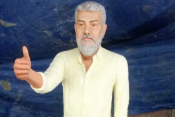 அச்சு அசல் அஜித்தை போலவே இருக்கும் அவருடைய உருவ சிலை.. வேற லெவல்