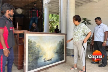 චන්ද්‍රිකාත් යන්න බඩු පැක් කරයි [PHOTOS]