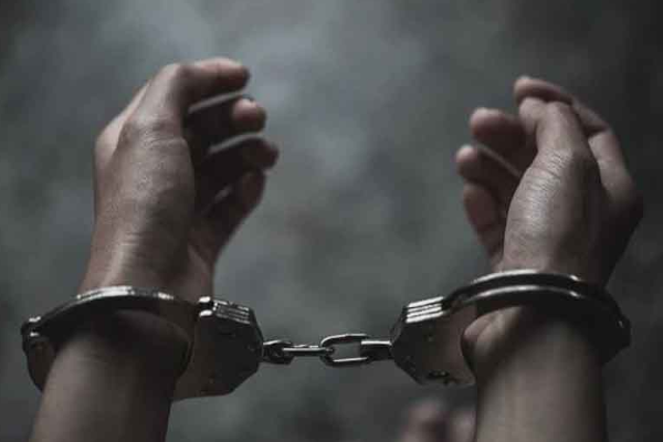 வீடொன்றின் கதவை உடைத்து கைவரிசையை காட்டிய பூசாரி கைது | Priest Arrested For Committing Theft