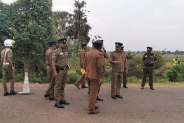 திருகோணமலையில் கால்நடையுடன் மோதிய மோட்டார் சைக்கிள் : இருவர் படுகாயம்