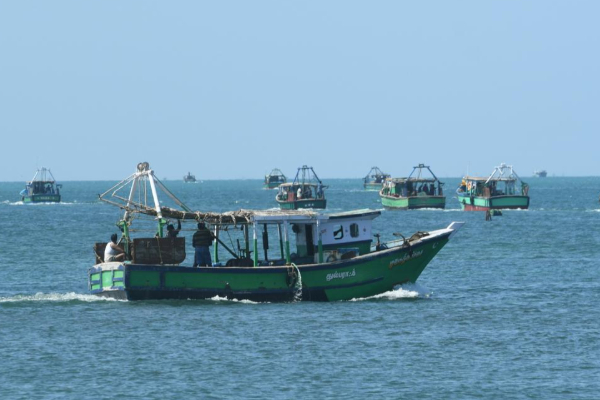 எல்லை தாண்டிய 25 இந்திய மீனவர்கள் யாழில் கைது | 25 Indian Fishermen Arrested In Jaffna எல்லை தாண்டிய 25 இந்திய மீனவர்கள் யாழில் கைது | 25 Indian Fishermen Arrested In Jaffna