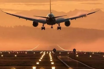 நடுவழியில் ஏற்பட்ட விபரீதம்: அவசர அவசரமாக தரையிறங்கிய விமானம்!