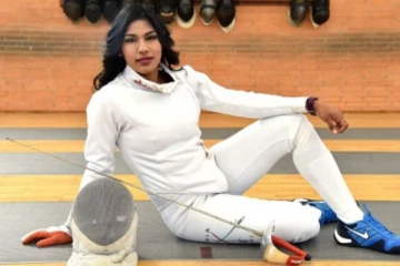 கடினமாக உழைத்து நம் நாட்டை பெருமைப்படுத்துவேன் - முதல்வருக்கு நன்றி தெரிவித்த வாள்வீச்சு வீராங்கனை!