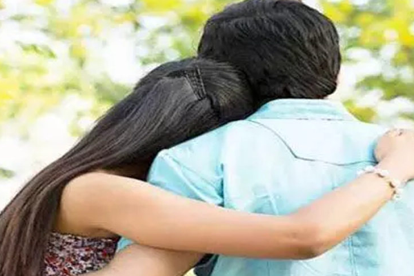 ஐரோப்பிய நாட்டில் இருந்து கணவன் அனுப்பிய பணத்தில் காதலனுடன் கனடாவுக்கு கப்பலேறிய யாழ் மனைவி! | Jaffa Wife To Canada With Castle Boyfriend Vietnam