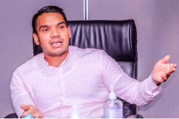 ரணில் ஒரு பாம்பு என கூறிய நாமலின் வாயை அடைத்த ரொஷான் ரணசிங்க | Roshan Ranasinghe Shut Namals Mouth