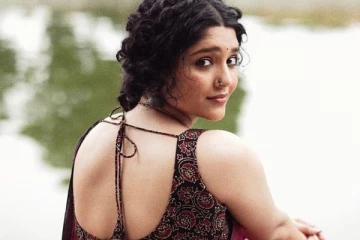 26 வயது நடிகையின் கலர்புல் போட்டோஷூட்.. ரசிகர்களை கவர்ந்திழுத்து நடிகை ரித்திகா சிங்