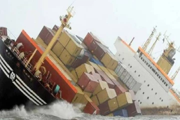 சரக்கு கப்பலுடன் மோதிய மற்றொரு கப்பல்! மாலுமிகள் மாயம்