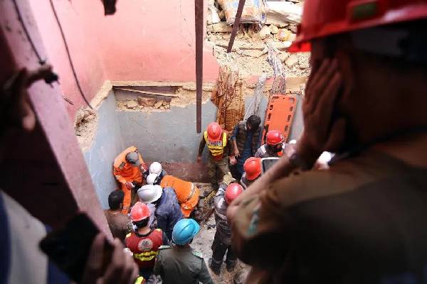 பாகிஸ்தான் அடுக்குமாடி கட்டிடத்தில் எரிவாயு வெடித்ததில் 16 பேர் பலி | 16 Killed Gas Explosion Pakistan Apartment Buildin