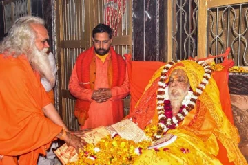 அயோத்தி ராமர் கோவில் தலைமை பூசாரி உடலில் கல்லை கட்டி ஆற்றில் வீச்சு - என்ன காரணம்?