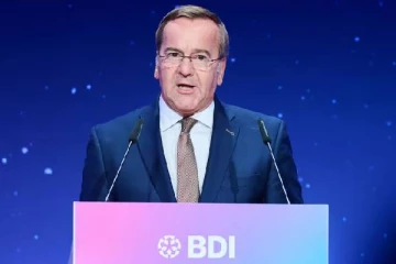 எங்கள் சேட்டிலைட்களை ரஷ்யா நாசம் செய்கிறது: ஜேர்மன் பாதுகாப்புத்துறை அமைச்சர் குற்றச்சாட்டு