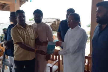 யாழ் மாவட்ட கடற்றொழிலாளர்களை சந்தித்த முன்னாள் ஜனாதிபதி!