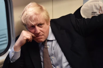 பிரித்தானிய பிரதமர் அலுவலகத்தில் இடம்பெற்ற விருந்துபசாரம் தொடர்பில்  சர்ச்சை!