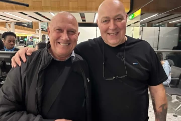 ஒரே மாதிரி தோற்றம்கொண்ட 2 பேர் ஏதேச்சையாக சந்தித்த சுவாரஸ்யம்