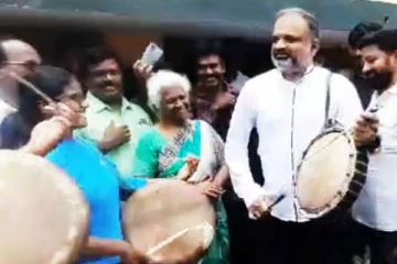 பறையடித்து தனது விடுதலையை கொண்டாடிய பேரறிவாளன்! நெகிழ வைக்கும் காணொளி