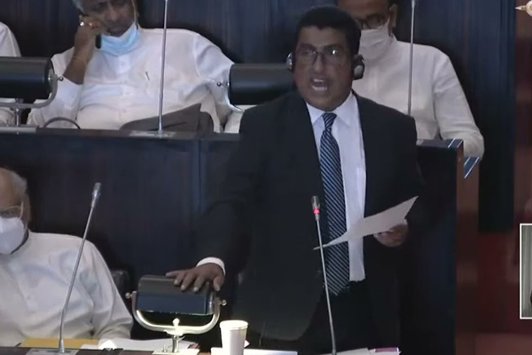 கோட்டாபய ஒருபோதும் பதவி விலகமாட்டார்- எந்தப் பிரச்சினையையும் எதிர்கொள்ளத் தயார்; மீண்டும் அழுத்தமாகத் தெரிவித்த ஜோன்ஸ்டன்! - ஐபிசி தமிழ்