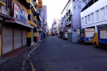 இலங்கையில் 60ற்கும் மேற்பட்ட நகரங்களுக்குப் பூட்டு