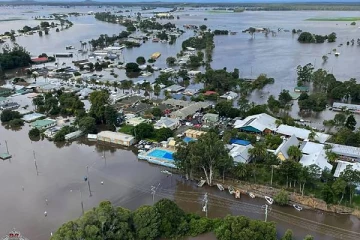 அவுஸ்திரேலியாவை திடீரென தாக்கிய  புயல்; 2,00,000 பேர் வெளியேற்றம்!