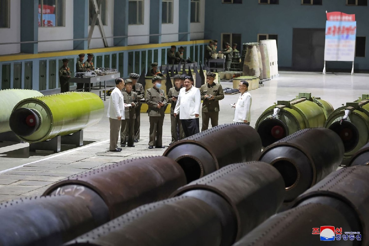 வடகொரிய ஜனாதிபதியின் உத்தரவால் பரபரப்பு | North Korean Leader Orders Missile Production