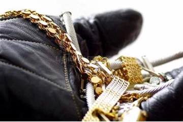 வழிப்பறி கொள்ளை;  நீண்டகாலம்   ஓடி ஒளிந்த சந்தேக நபர்  சிக்கினார்!