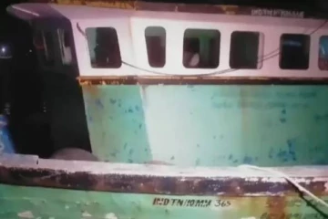 தொடரும் சோகம் : தமிழக மீனவர்கள் 7 பேரை கைது செய்தது இலங்கை கடற்படை