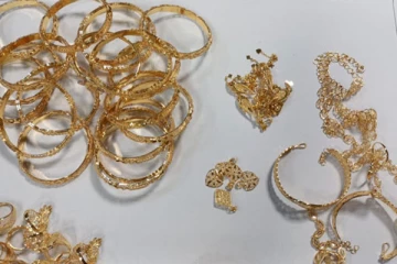 இலங்கைக்கு பெரும் தொகை தங்கம் கொண்டு வந்த தம்பதியினர் கைது