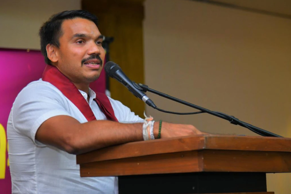 வெள்ளை வேன் கடத்தல் கொலைகள்: நாமலுக்கு எச்சரிக்கை விடுத்த அமைச்சர் | Minister Mahinda Jayasinghe Warned Namal