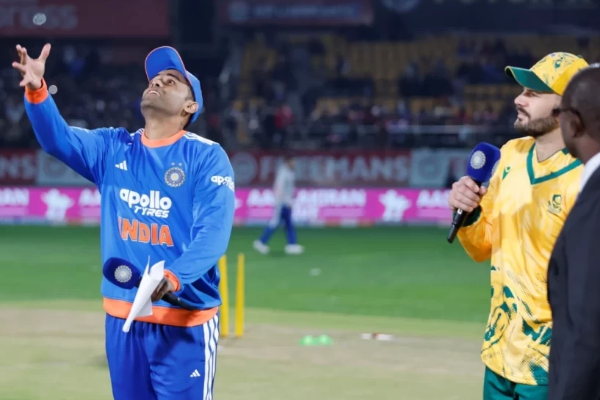 சஞ்சு சாம்சன் அடித்த பந்தால் வலியால் துடித்த நடுவர் - ஒரே சிக்ஸில் 2 சாதனை பட்டியலில் இடம் | Ind Vs Sa Sanju Hold 2 Record Hit Injured Umpire